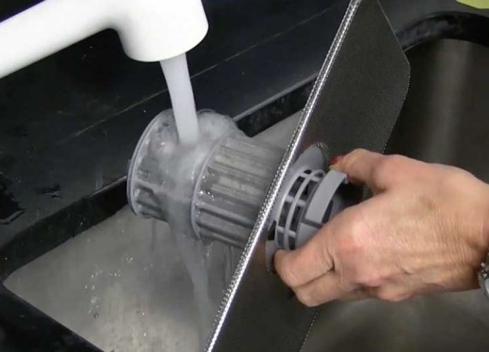 Cách vệ sinh bộ lọc máy rửa bát